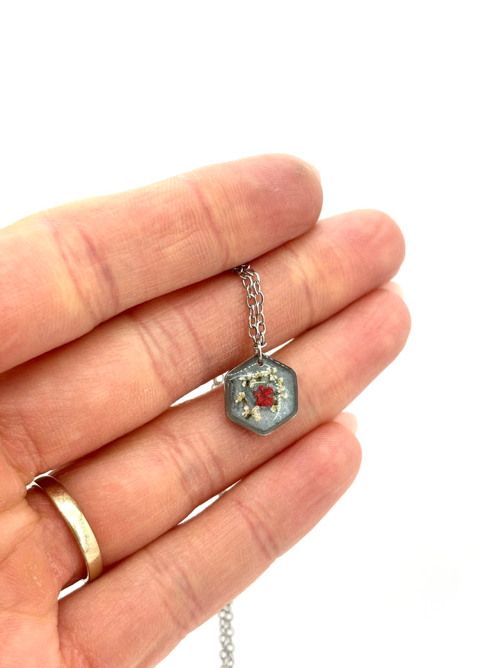 GREY BLOOM NECKLACE 
