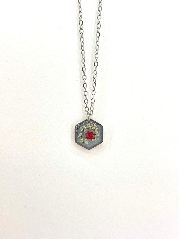 GREY BLOOM NECKLACE 