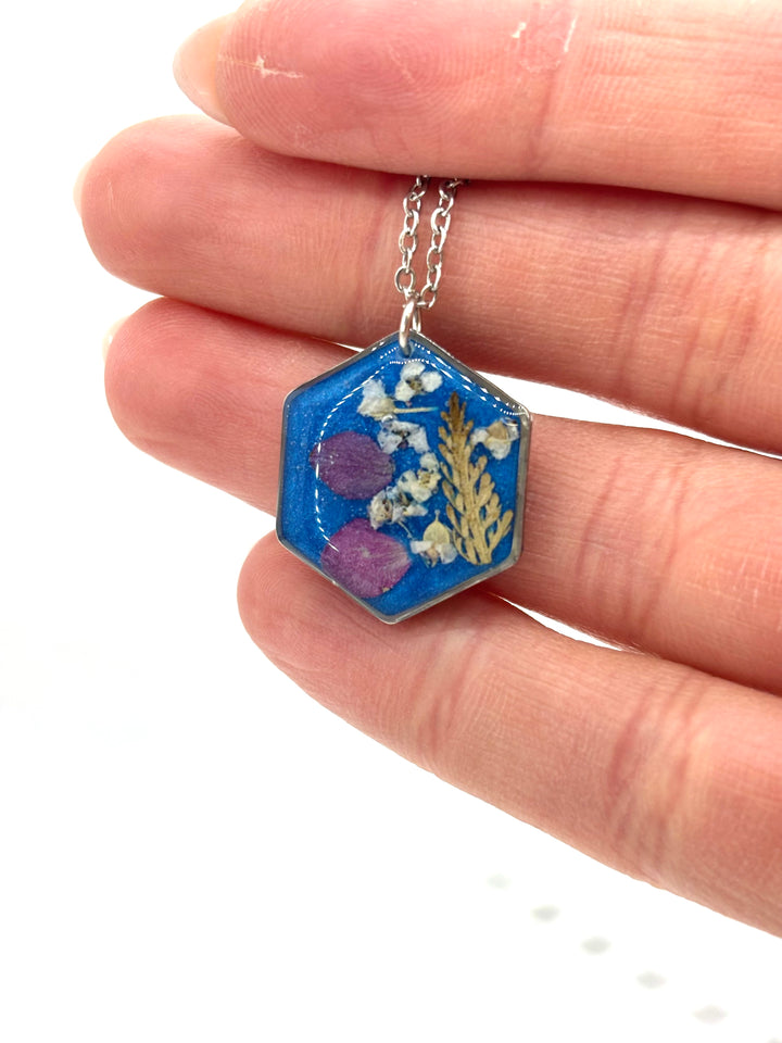 BLUE HEXA NECKLACE 